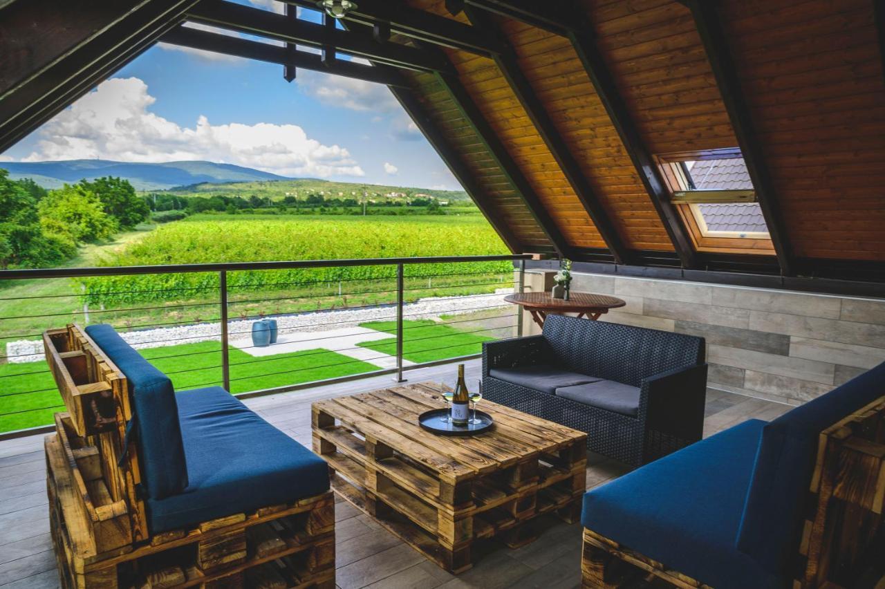 Bed and Breakfast Dominium Pincészet és Panzió Gyöngyös Esterno foto