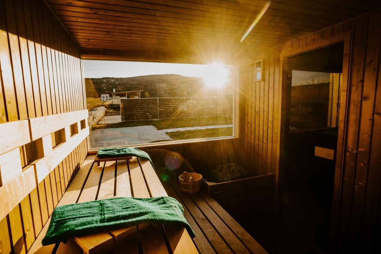 Bed and Breakfast Dominium Pincészet és Panzió Gyöngyös Esterno foto