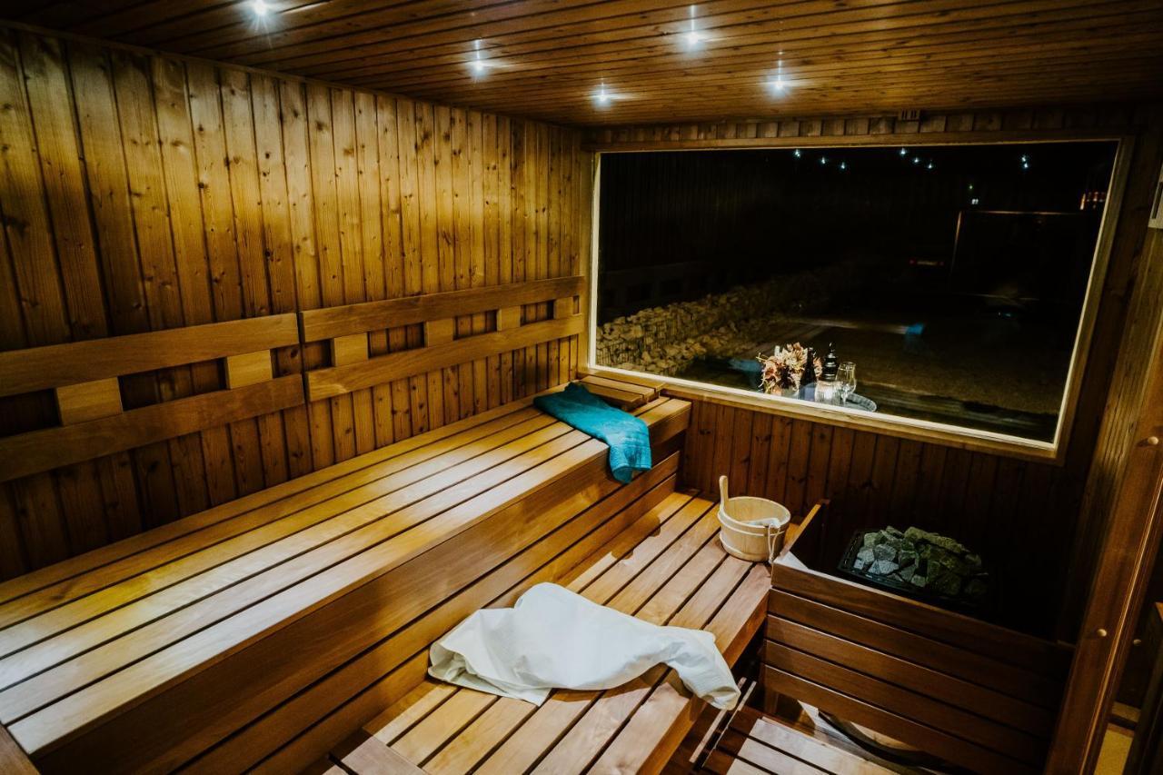 Bed and Breakfast Dominium Pincészet és Panzió Gyöngyös Esterno foto